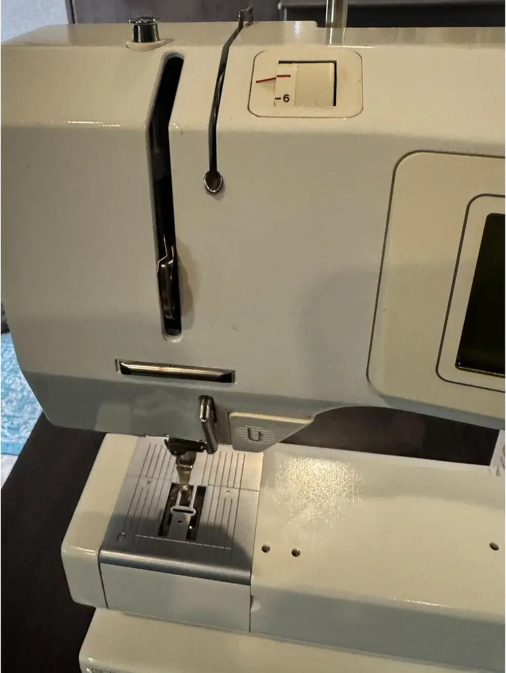 Bernina 1630 Inspiration Plus Computerized Sewing Machine w/ Case - Picture 6 of 9